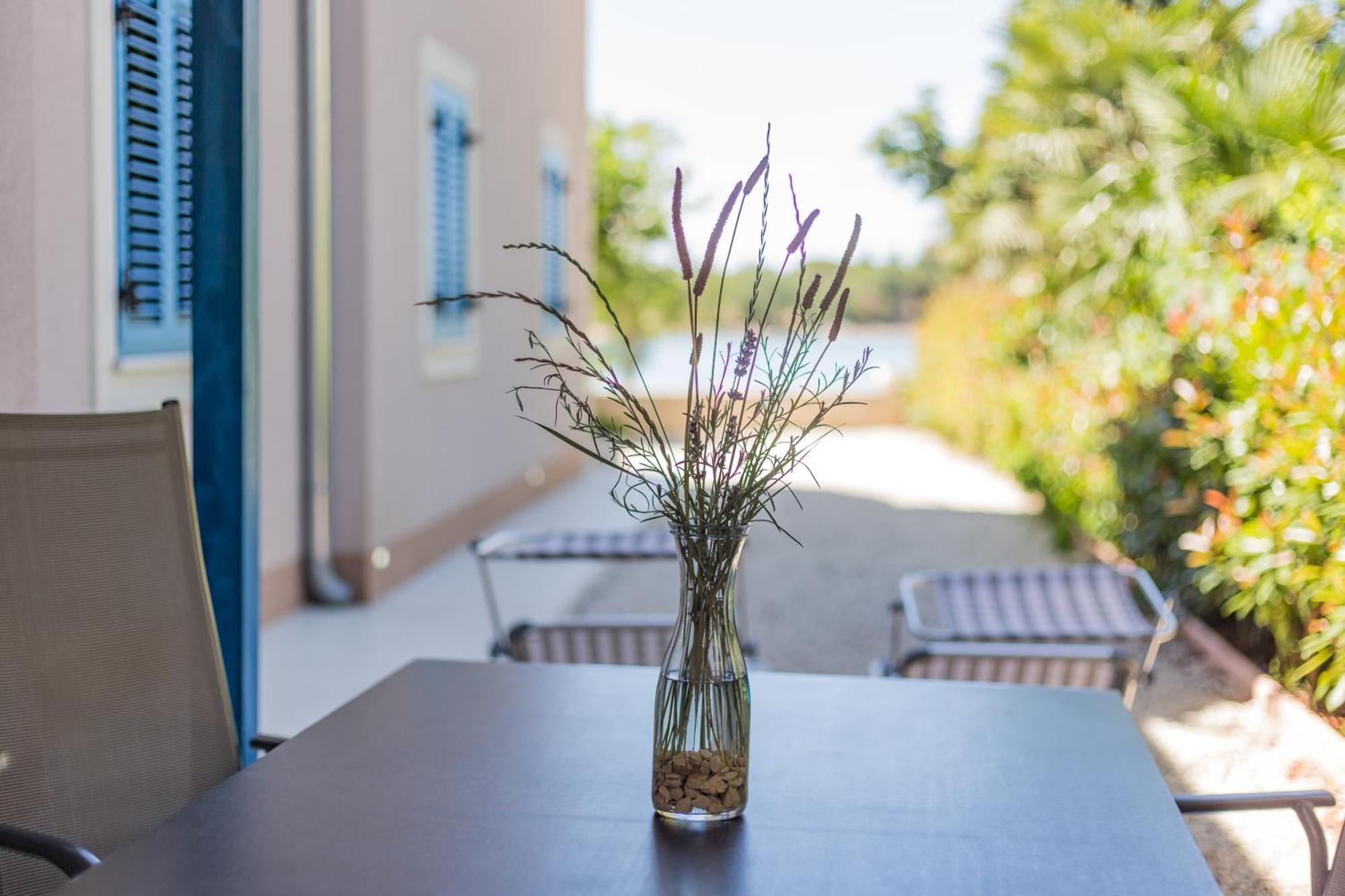 Apartment In Villa Moletto Seaside & Relax - 4 Guests Lovrečica Dış mekan fotoğraf