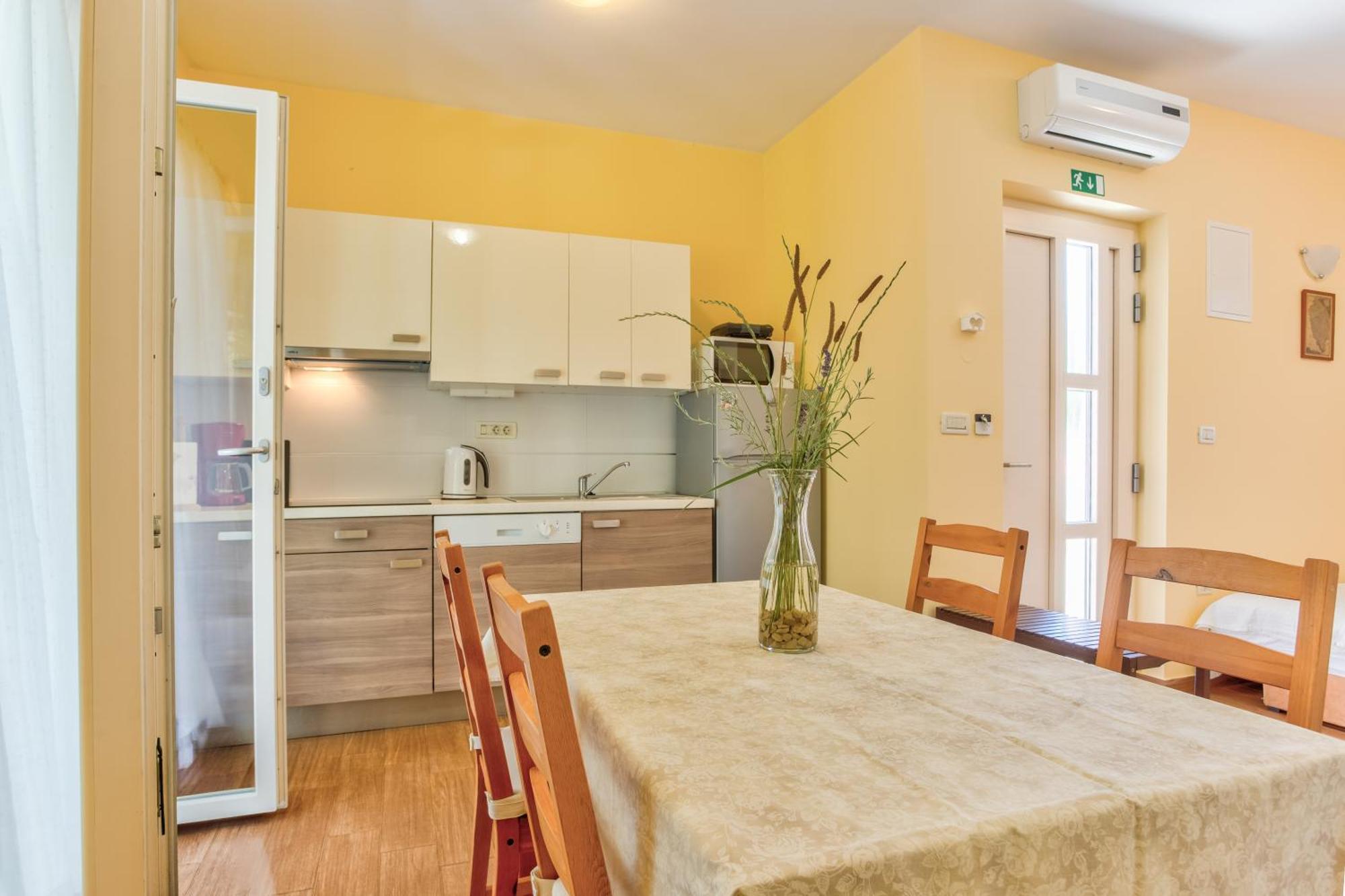 Apartment In Villa Moletto Seaside & Relax - 4 Guests Lovrečica Dış mekan fotoğraf