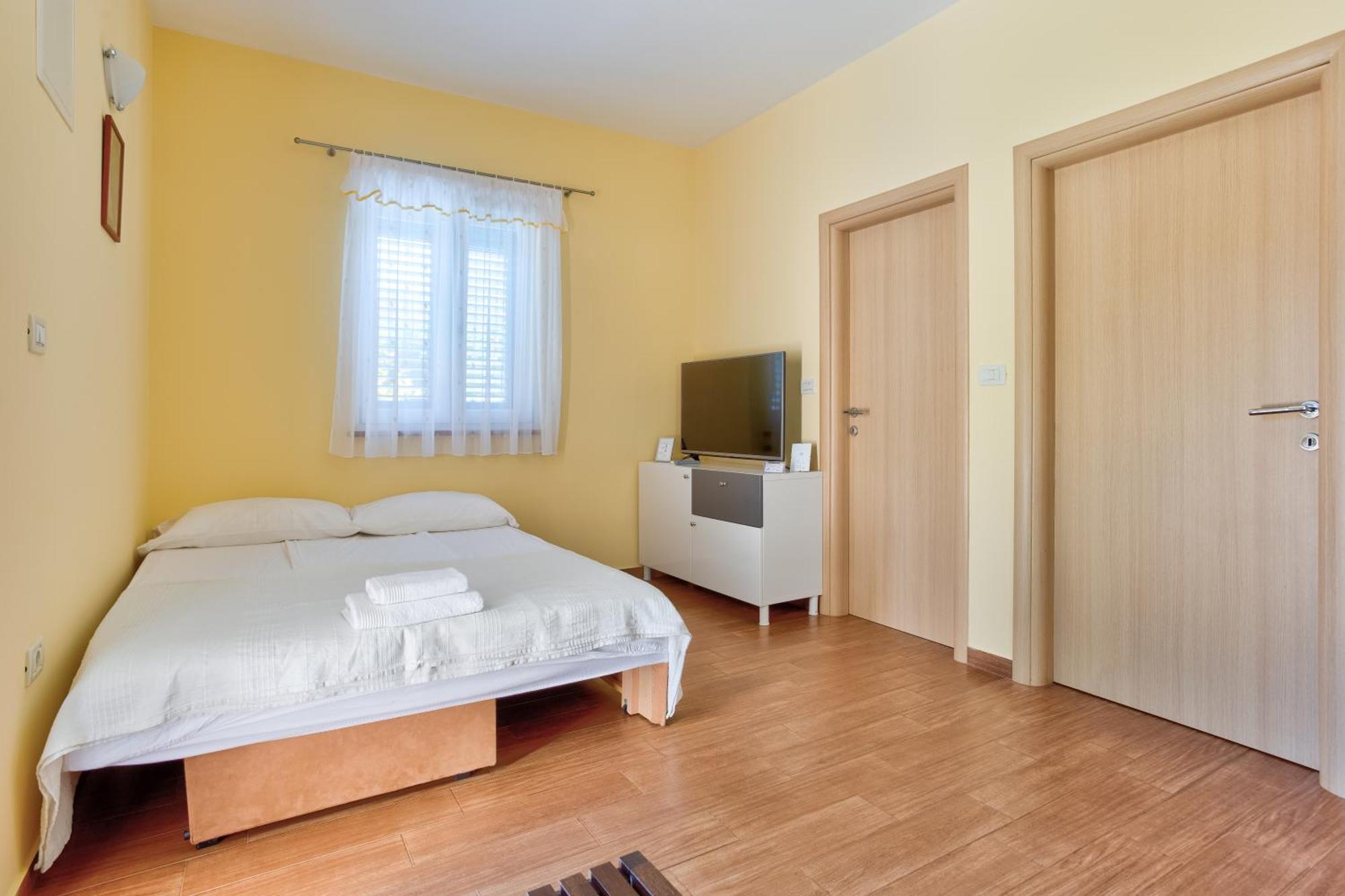 Apartment In Villa Moletto Seaside & Relax - 4 Guests Lovrečica Dış mekan fotoğraf